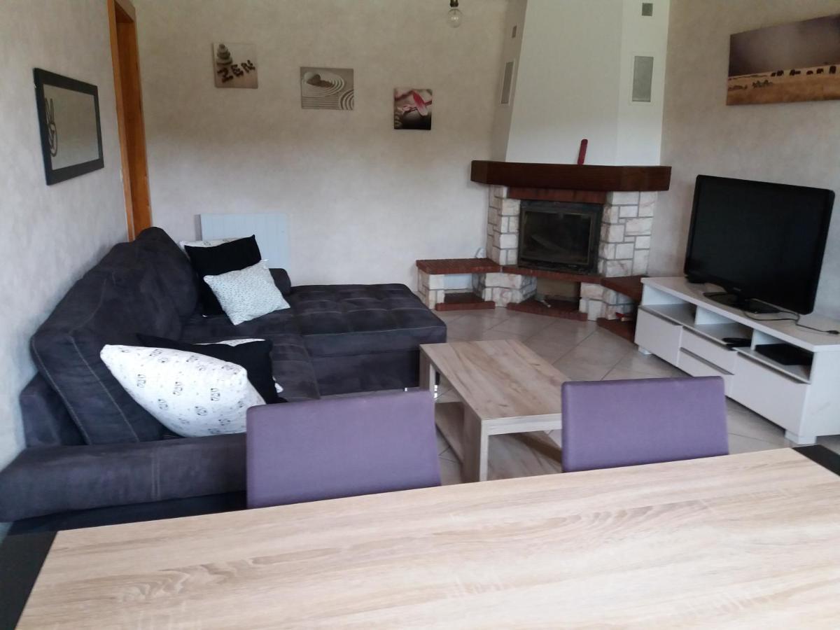 Appartement meublé agréable au cœur du massif du Jura Fibre optique internet Malpas Exterior foto